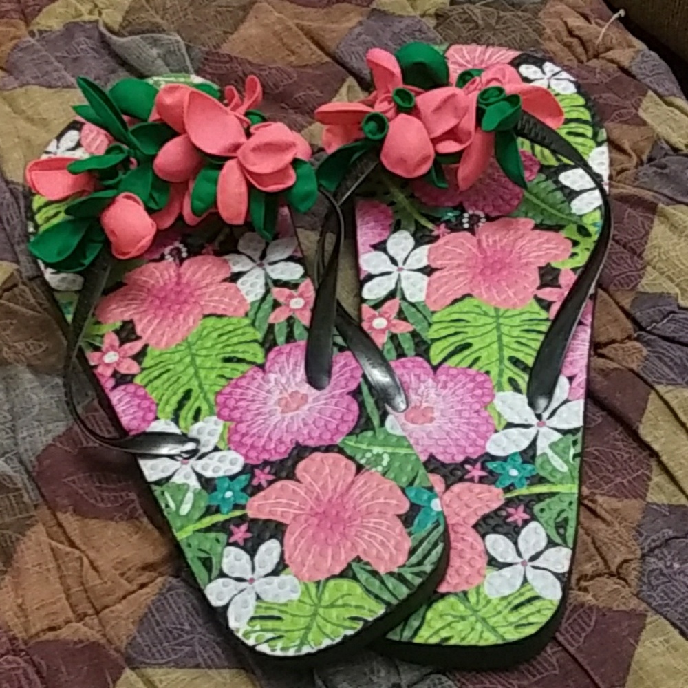Flip flops with a twist - Picture 2 of 2